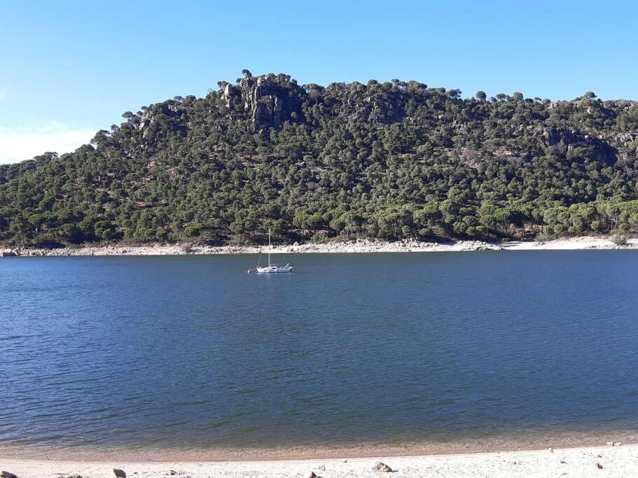 Acogedor Apartamento Con Bellas Vistas Al Embalse 圣马丁德瓦尔德 外观 照片